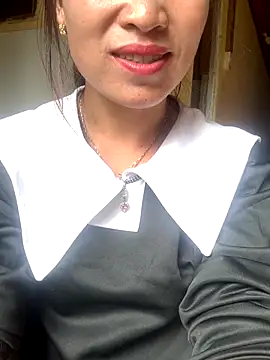 tuyetnhi-00 online show from September 12, 2025, 5:07 am