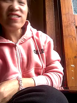 tuyetnhi-00 online show from September 25, 2025, 3:43 am