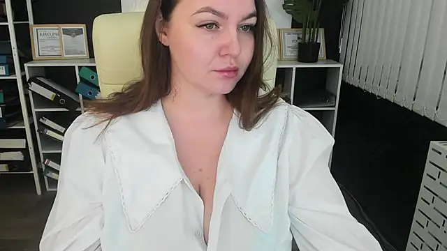  feel me  online show from November 17, 2025, 1:44 am