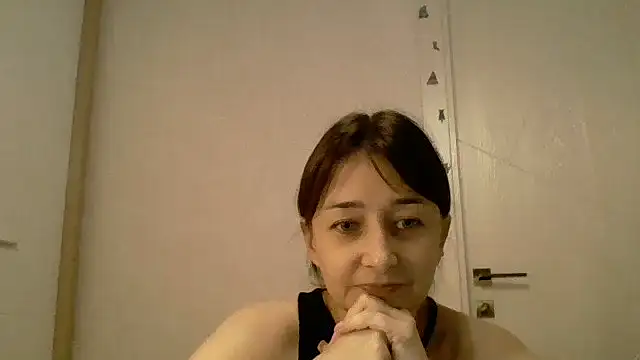 Avenique online show from October 17, 2025, 10:01 pm