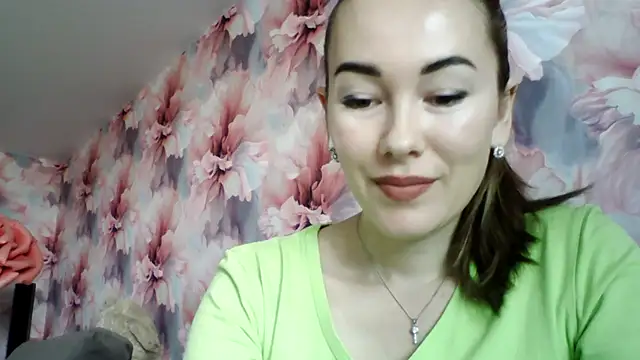 Snapshot of Sovaee chatting on October 5, 2025, 6:34 am Sovaee online show from October 5, 2025, 6:34 am