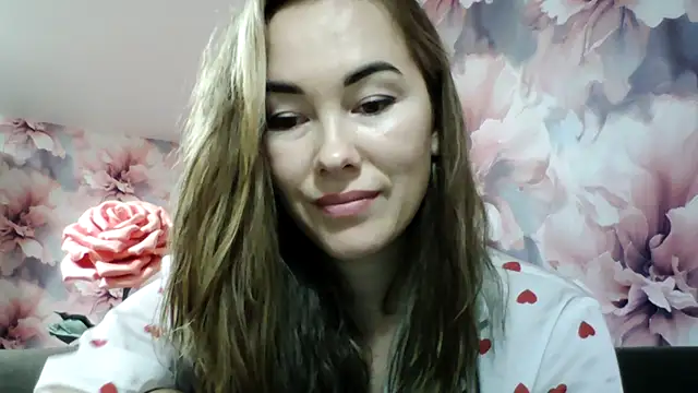 Snapshot of Sovaee chatting on October 5, 2025, 6:39 pm Sovaee online show from October 5, 2025, 6:39 pm