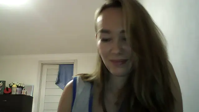 Snapshot of Sovaee chatting on October 10, 2025, 4:50 pm Sovaee online show from October 10, 2025, 4:50 pm