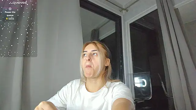 Ella Vee online show from October 10, 2025, 3:38 am