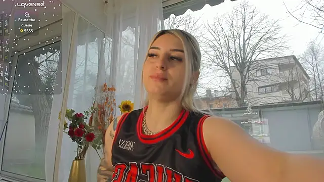 Ella Vee online show from March 23, 2026, 5:33 am