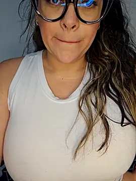 Nicoleefaith  online show from September 25, 2025, 5:27 pm