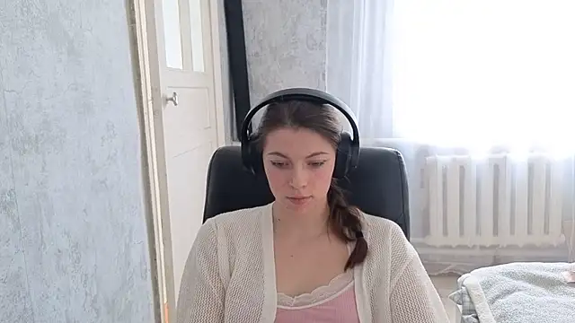 CutieAnny online show from November 6, 2025, 6:03 am