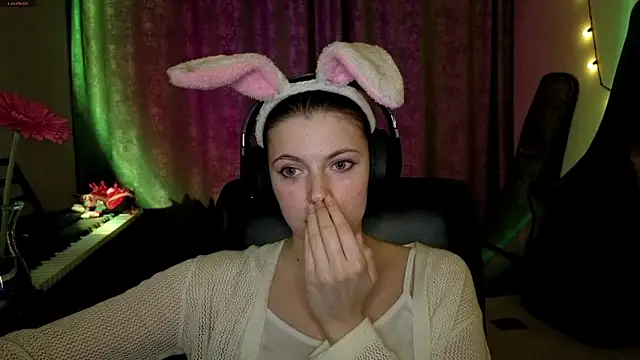 CutieAnny online show from March 24, 2026, 7:19 pm