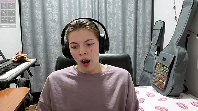 CutieAnny online show from April 15, 2026, 8:20 pm