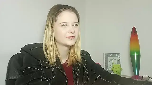 Snapshot of LydiaYoung chatting on October 13, 2025, 6:08 pm LydiaYoung online show from October 13, 2025, 6:08 pm