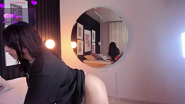 Manelyk evanss  online show from February 15, 2026, 12:36 pm