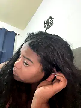 LunaSthena online show from October 24, 2025, 10:50 pm