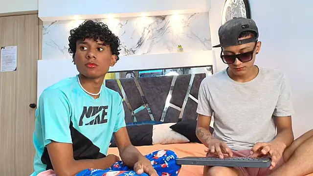 Snapshot of YOUNGS_GUYS chatting on September 12, 2025, 7:47 pm YOUNGS GUYS online show from September 12, 2025, 7:47 pm