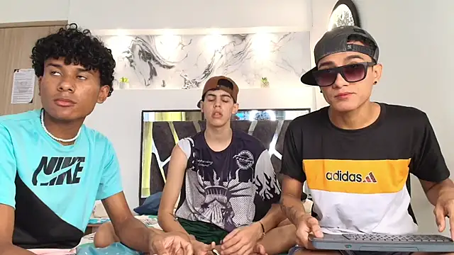 Snapshot of YOUNGS_GUYS chatting on September 14, 2025, 7:24 pm YOUNGS GUYS online show from September 14, 2025, 7:24 pm