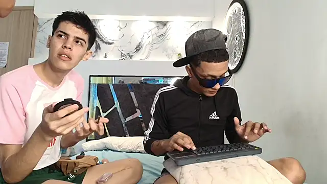 Snapshot of YOUNGS_GUYS chatting on September 18, 2025, 7:16 pm YOUNGS GUYS online show from September 18, 2025, 7:16 pm