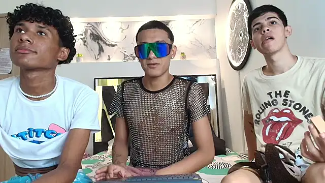 Snapshot of YOUNGS_GUYS chatting on September 22, 2025, 7:16 pm YOUNGS GUYS online show from September 22, 2025, 7:16 pm