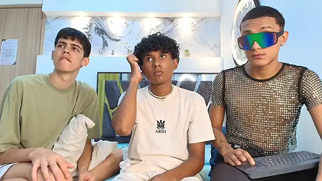 Snapshot of YOUNGS_GUYS chatting on September 27, 2025, 10:04 pm YOUNGS GUYS online show from September 27, 2025, 10:04 pm