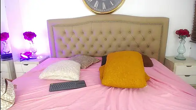 AuroraRicci online show from November 13, 2025, 4:44 am