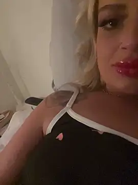 Snapshot of Seductive-SkyeXXX chatting on October 12, 2025, 5:39 am Seductive-SkyeXXX online show from October 12, 2025, 5:39 am