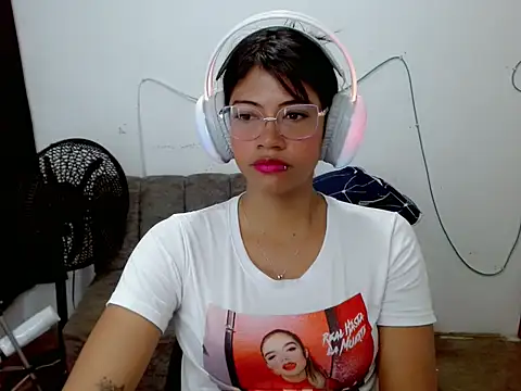 Dulce2415 online show from March 21, 2026, 6:51 am