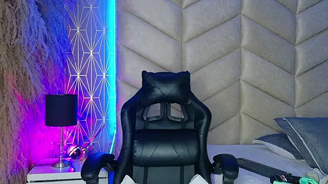 samiradoll online show from November 18, 2025, 3:12 am