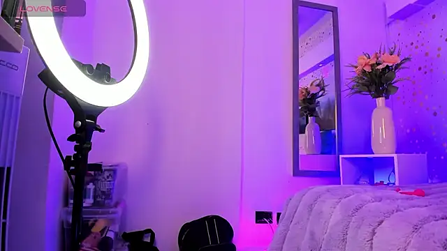 ArianaSantana online show from September 19, 2025, 1:23 pm