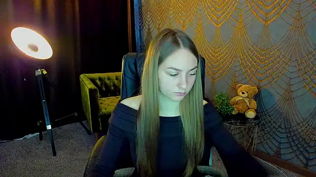 MilaAddams online show from May 14, 2026, 5:36 am