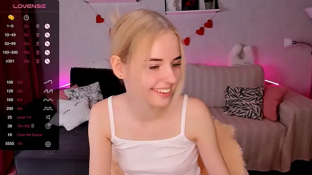 LillianShine online show from December 5, 2025, 12:03 pm