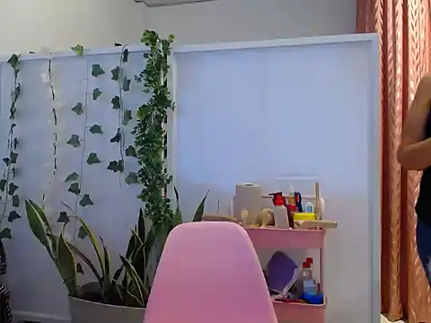 Manuela lara  online show from September 15, 2025, 2:50 pm