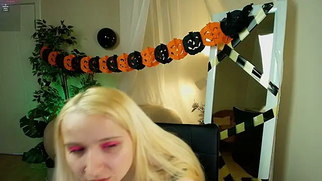 Milana Key online show from October 24, 2025, 10:06 pm