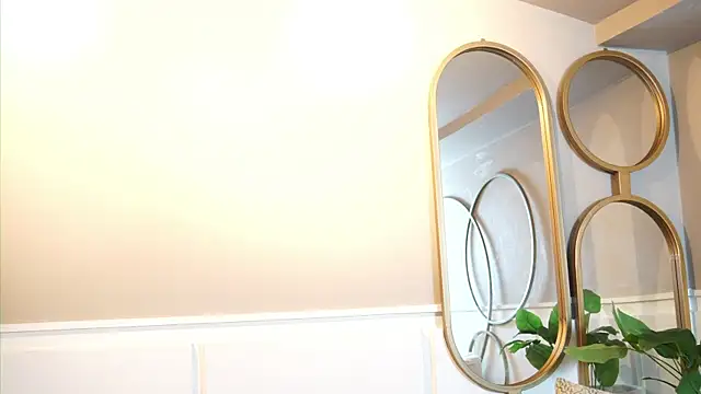 Tayler Kim online show from September 15, 2025, 12:27 pm