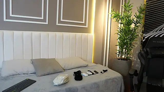 Tayler Kim online show from November 11, 2025, 6:30 pm