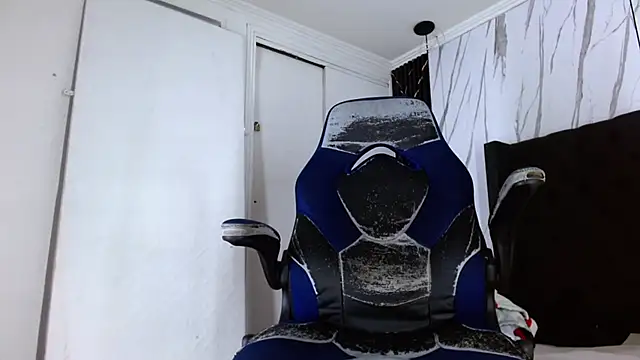 aston xvera online show from October 15, 2025, 3:39 am