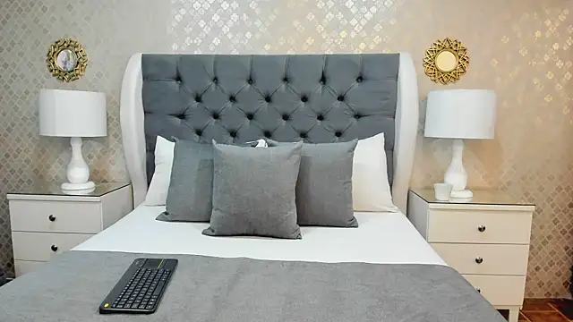 ZoeWilliis online show from October 3, 2025, 12:35 pm