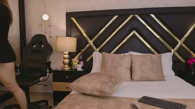 ZoeWilliis online show from November 26, 2025, 12:50 pm