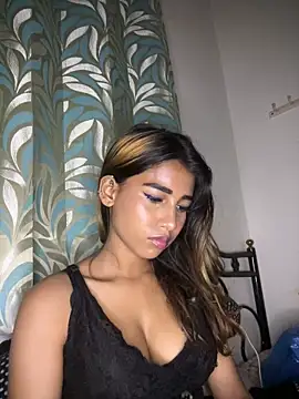 STRIP GLOW online show from February 22, 2026, 7:34 pm