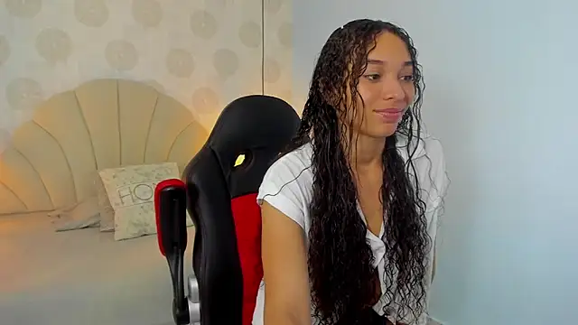 Snapshot of HELEN_DAVIS3 chatting on October 3, 2025, 12:57 pm HELEN DAVIS3 online show from October 3, 2025, 12:57 pm