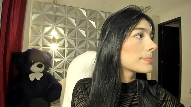 zoerouse  online show from December 1, 2025, 8:25 pm