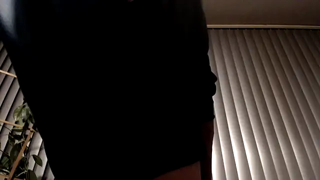 Snapshot of BiglovelyXXL chatting on September 28, 2025, 12:27 am BiglovelyXXL online show from September 28, 2025, 12:27 am