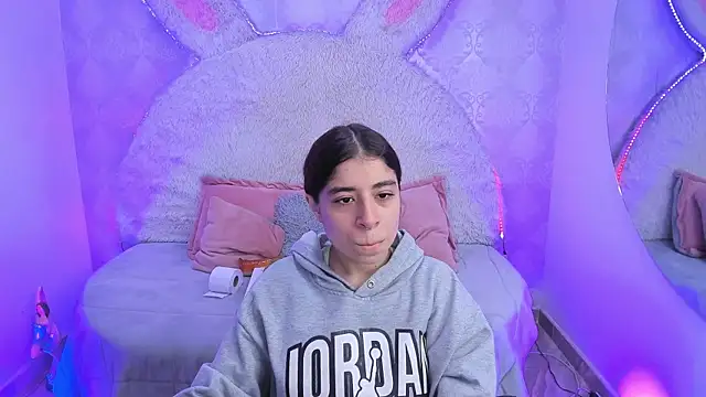 Gaby louse online show from April 7, 2026, 8:20 pm