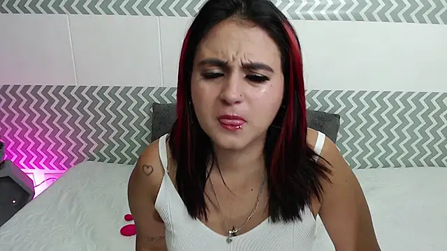 EmilyCoy  online show from October 19, 2025, 2:45 am