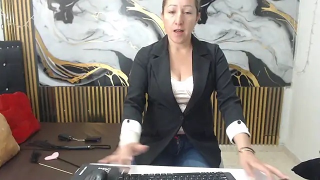 swetchrystal online show from October 23, 2025, 12:15 pm