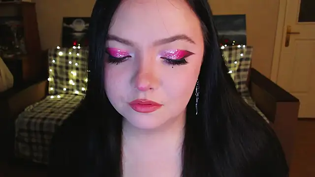 EmillyBones online show from December 3, 2025, 5:33 pm