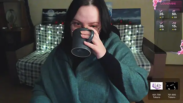 EmillyBones online show from December 19, 2025, 7:32 pm