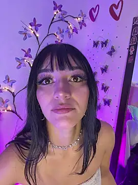 LindaWz  online show from April 12, 2026, 7:46 am