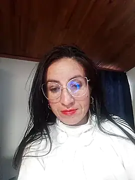Snapshot of ERIKA__29 chatting on September 9, 2025, 2:05 pm ERIKA  29 online show from September 9, 2025, 2:05 pm
