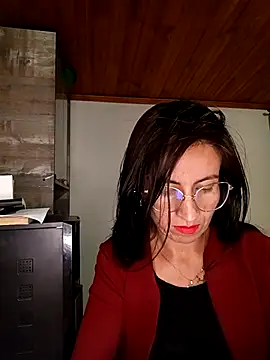 Snapshot of ERIKA__29 chatting on September 18, 2025, 12:18 pm ERIKA  29 online show from September 18, 2025, 12:18 pm
