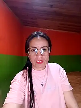 Snapshot of ERIKA__29 chatting on September 21, 2025, 1:35 pm ERIKA  29 online show from September 21, 2025, 1:35 pm