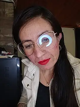 Snapshot of ERIKA__29 chatting on October 3, 2025, 11:51 am ERIKA  29 online show from October 3, 2025, 11:51 am
