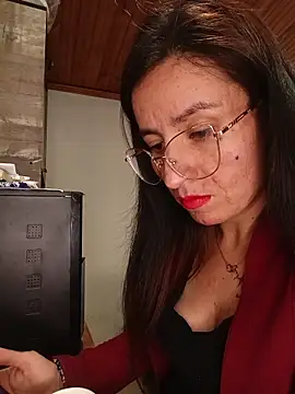 Snapshot of ERIKA__29 chatting on October 15, 2025, 12:05 pm ERIKA  29 online show from October 15, 2025, 12:05 pm